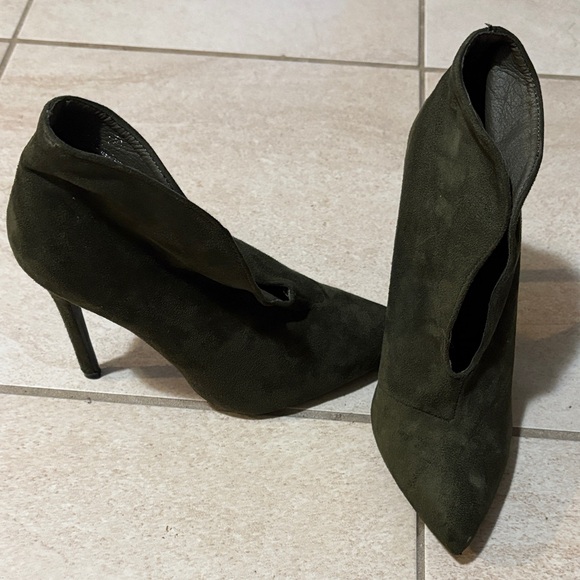 Chic Olive Heeled Boots - Picture 1 of 1